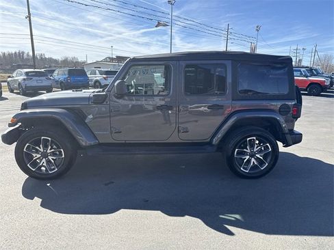 Used 2024 Jeep Wrangler Unlimited w/ Convenience Group image 8