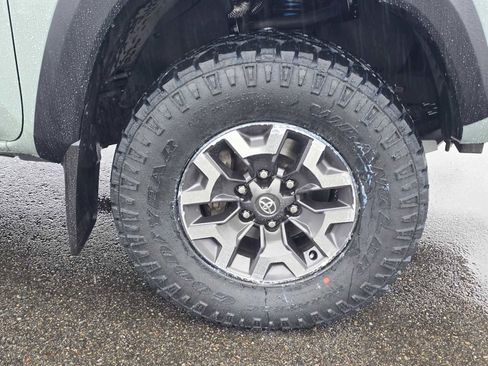 Used 2023 Toyota Tacoma TRD Off-Road w/ TRD Premium Off Road Package AWD/4WD image 9