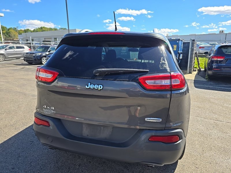 Used 2014 Jeep Cherokee Latitude w/ Cold Weather Group AWD/4WD image 6