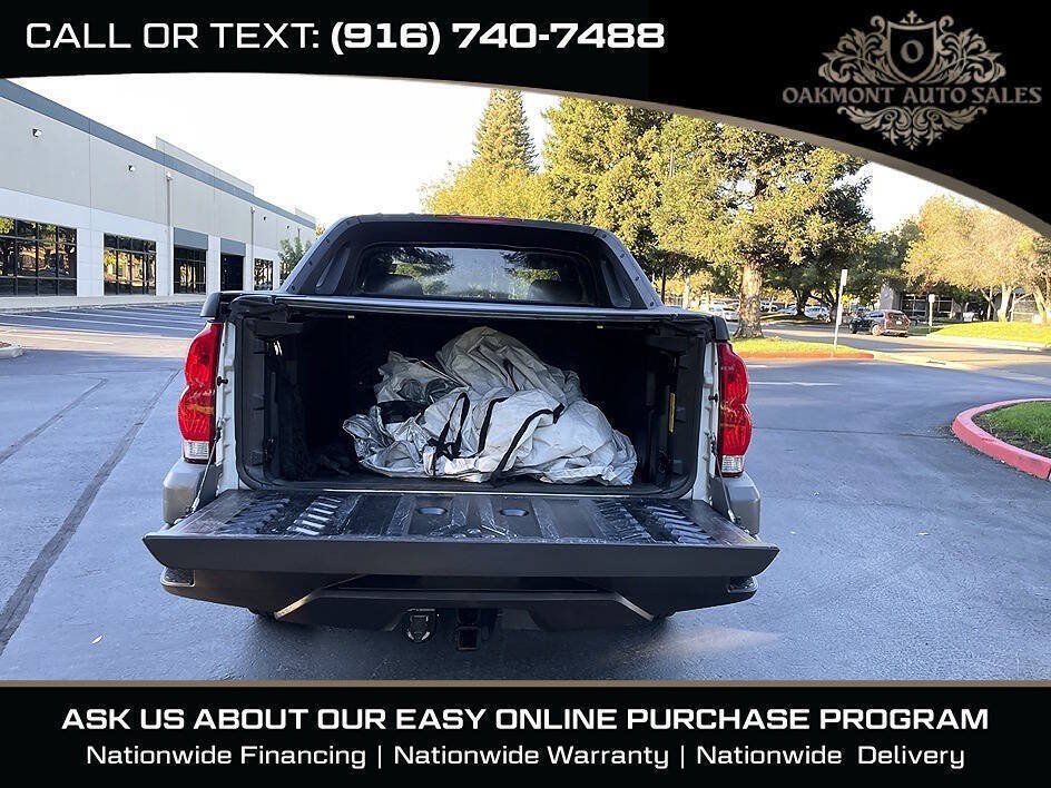 Used 2004 Chevrolet Avalanche 2500 w/ Preferred Equipment Group AWD/4WD image 11