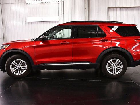 Used 2023 Ford Explorer XLT AWD/4WD image 4