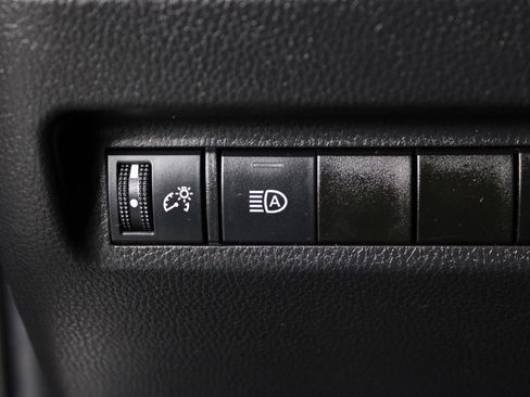 Used 2021 Toyota RAV4 XLE Premium image 23