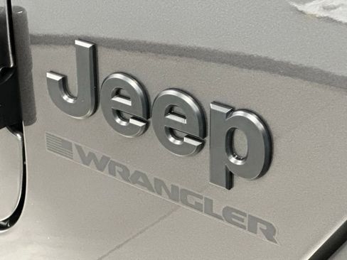 Used 2025 Jeep Wrangler Sahara image 24