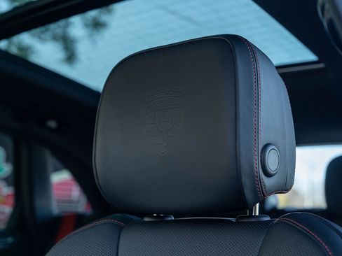 Certified 2025 Porsche Macan Turbo image 31