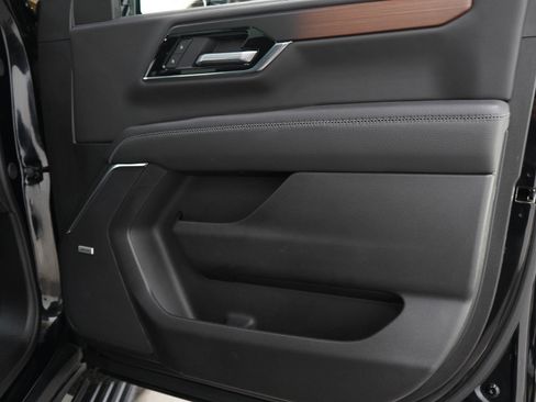 Used 2025 GMC Yukon Denali w/ Sun & Power Step Package AWD/4WD image 9