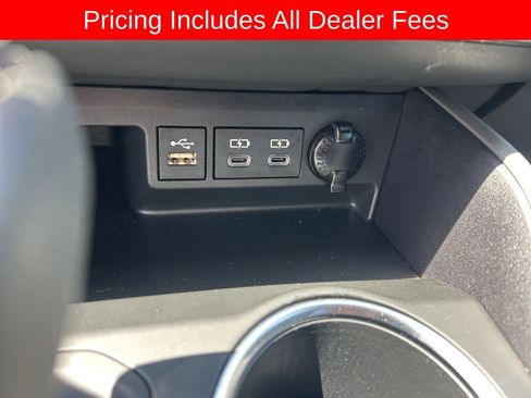Used 2023 Toyota Highlander L FWD image 11