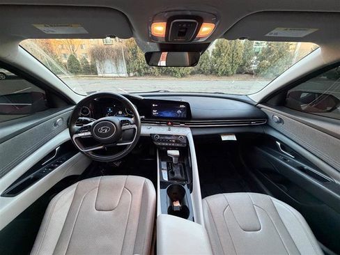 Used 2021 Hyundai Elantra Limited image 32