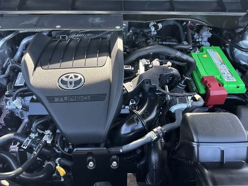 Used 2023 Toyota Highlander L image 31