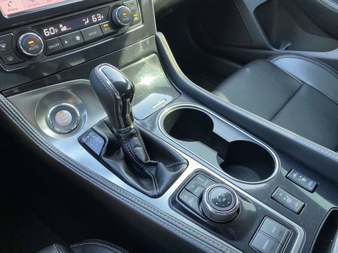 Used 2022 Nissan Maxima SV w/ Floor Mat Group FWD image 18