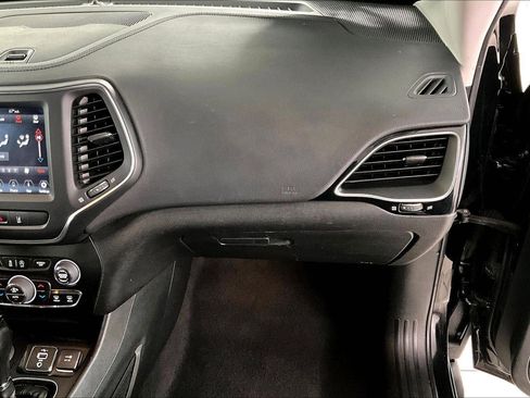 Used 2023 Jeep Cherokee Altitude Lux image 25