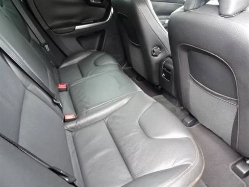 Used 2010 Volvo XC60 T6 image 26