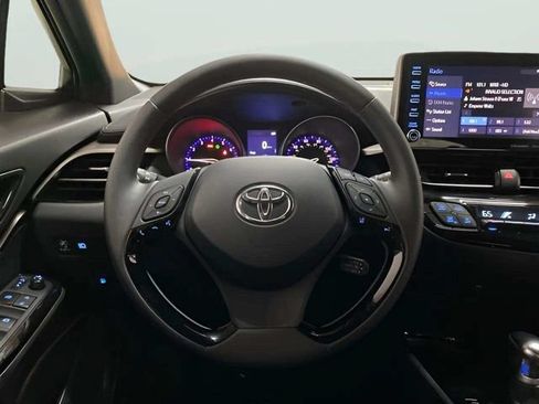Used 2019 Toyota C-HR XLE FWD image 11