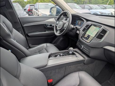 Certified 2025 Volvo XC90 B5 Core w/ Protection Package Premier AWD/4WD image 22
