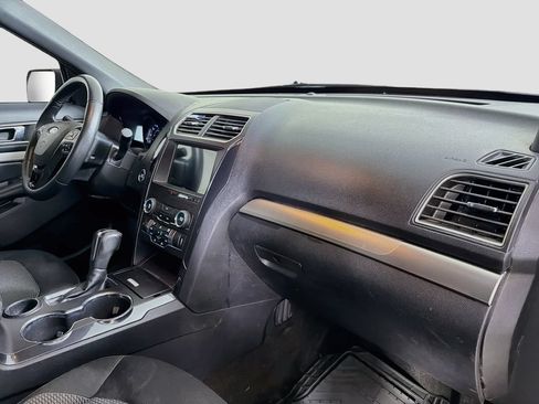 Used 2018 Ford Explorer XLT w/ Equipment Group 201A FWD image 30