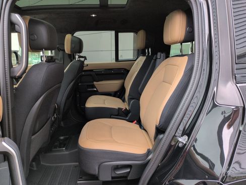 Used 2025 Land Rover Defender 130 X image 28