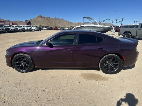 Used 2020 Dodge Charger SXT w/ Blacktop Package RWD image 2