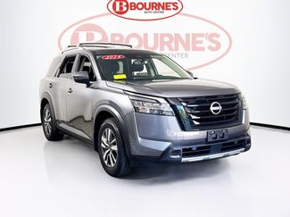 Used 2024 Nissan Pathfinder SL w/ Black Appearance Package AWD/4WD video 1