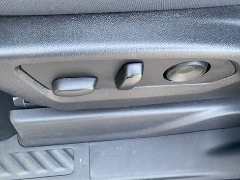 Used 2022 Chevrolet Silverado 1500 Custom image 12