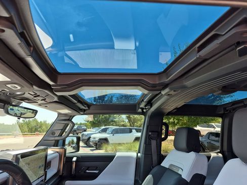Used 2024 GMC Hummer EV 3X w/ Omega Edition AWD/4WD image 32