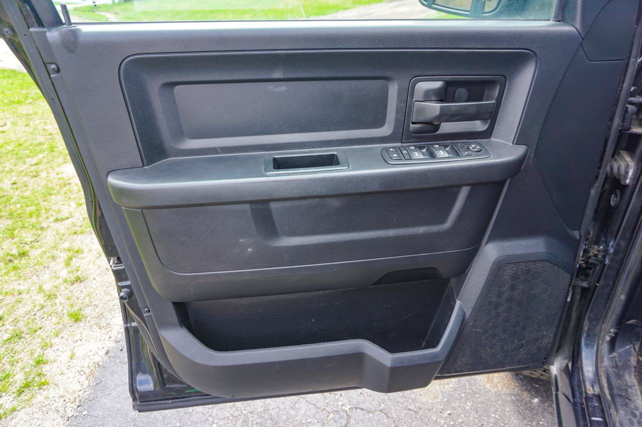 Used 2016 RAM 1500 Express w/ Black Ram 1500 Express Group AWD/4WD image 19
