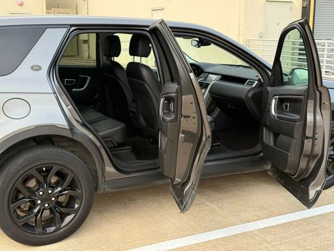 Used 2019 Land Rover Discovery Sport SE image 19