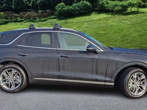 Used 2025 Genesis GV70 2.5T Advanced w/ Advanced Package image 9