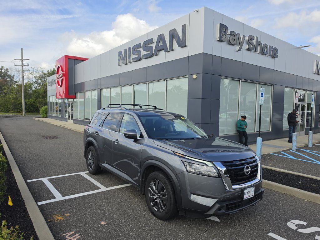 Certified 2024 Nissan Pathfinder SV AWD/4WD image 2