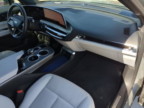 Certified 2024 Cadillac Lyriq Luxury image 11