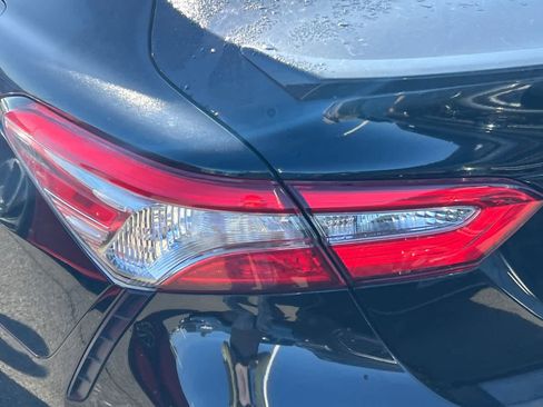 Used 2018 Toyota Camry SE FWD image 20