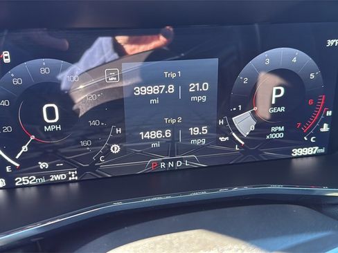 Used 2024 GMC Canyon Elevation image 9