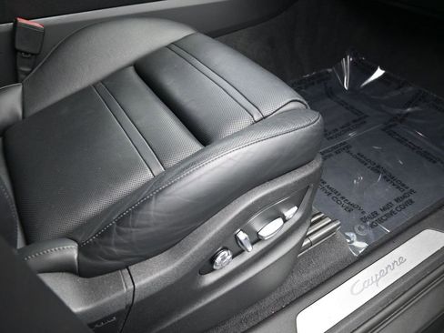 Used 2019 Porsche Cayenne image 30
