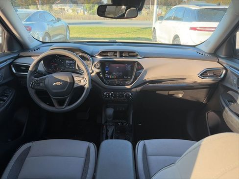 Used 2021 Chevrolet TrailBlazer LT w/ Convenience Package FWD image 14