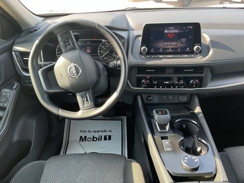 Used 2025 Nissan Rogue SV AWD/4WD image 17