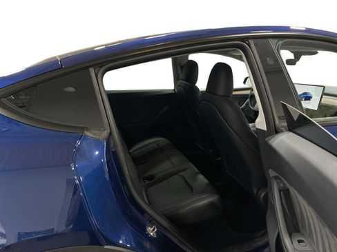 Certified 2023 Tesla Model Y AWD image 11