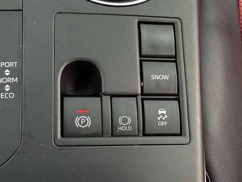 Used 2024 Toyota Highlander XSE FWD image 22