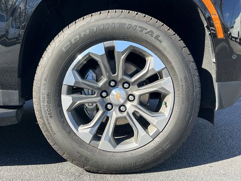 New 2026 Chevrolet Suburban LT w/ Comfort Package image 13