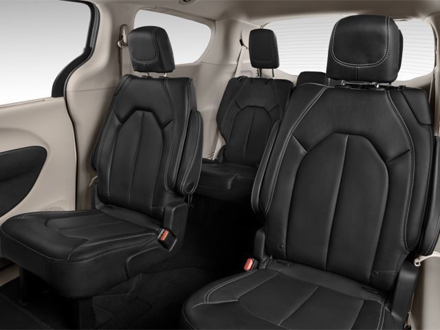 Used 2023 Chrysler Voyager LX FWD image 11