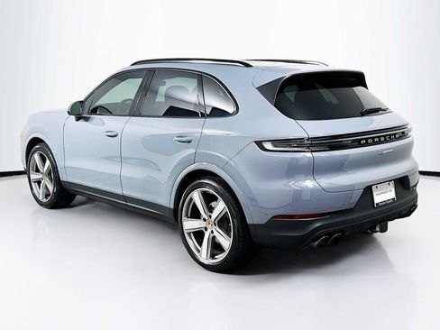 Certified 2025 Porsche Cayenne image 3