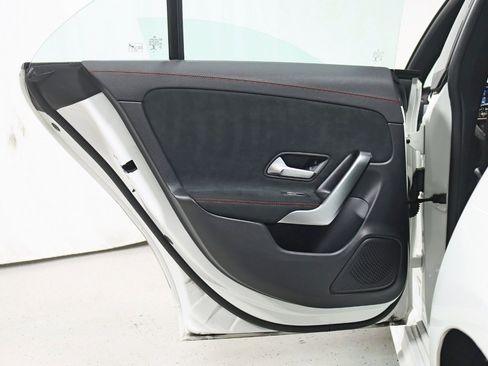 Used 2022 Mercedes-Benz CLA 250 4MATIC image 34