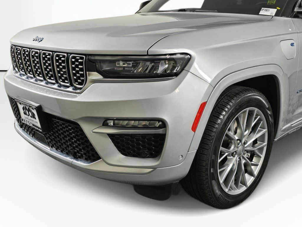 Used 2023 Jeep Grand Cherokee Summit w/ Rear Seat Video Group I AWD/4WD image 12