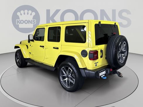 Used 2024 Jeep Wrangler Unlimited w/ Convenience Group AWD/4WD image 4