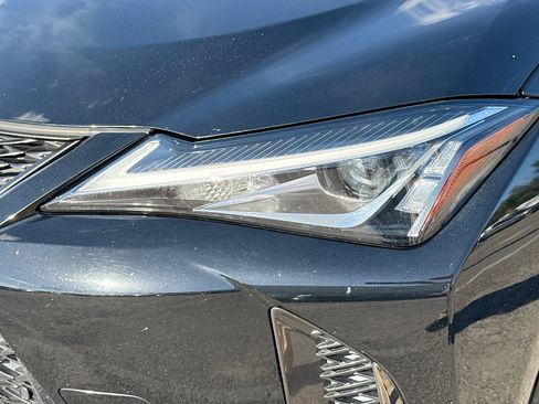 Used 2022 Lexus UX 200 F Sport w/ Accessory Package (Z1) image 9