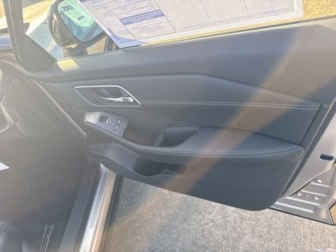 New 2026 Nissan Rogue Platinum image 10