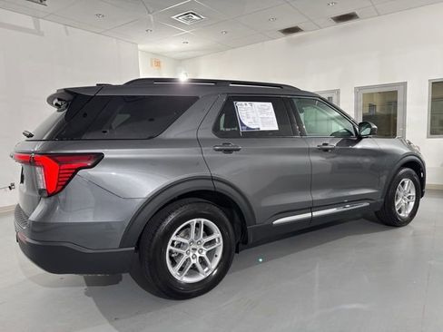 Used 2025 Ford Explorer Active w/ Active Comfort Package image 16