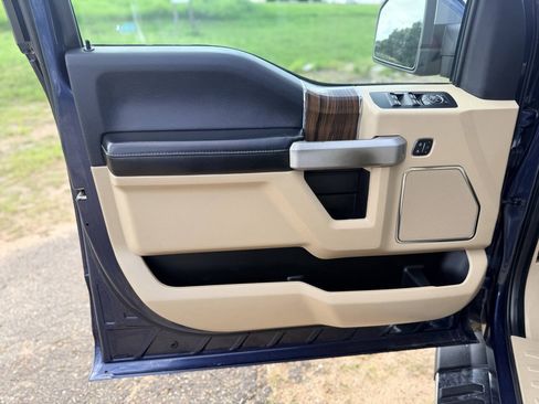 Used 2015 Ford F150 Lariat w/ Equipment Group 502A Luxury AWD/4WD image 29