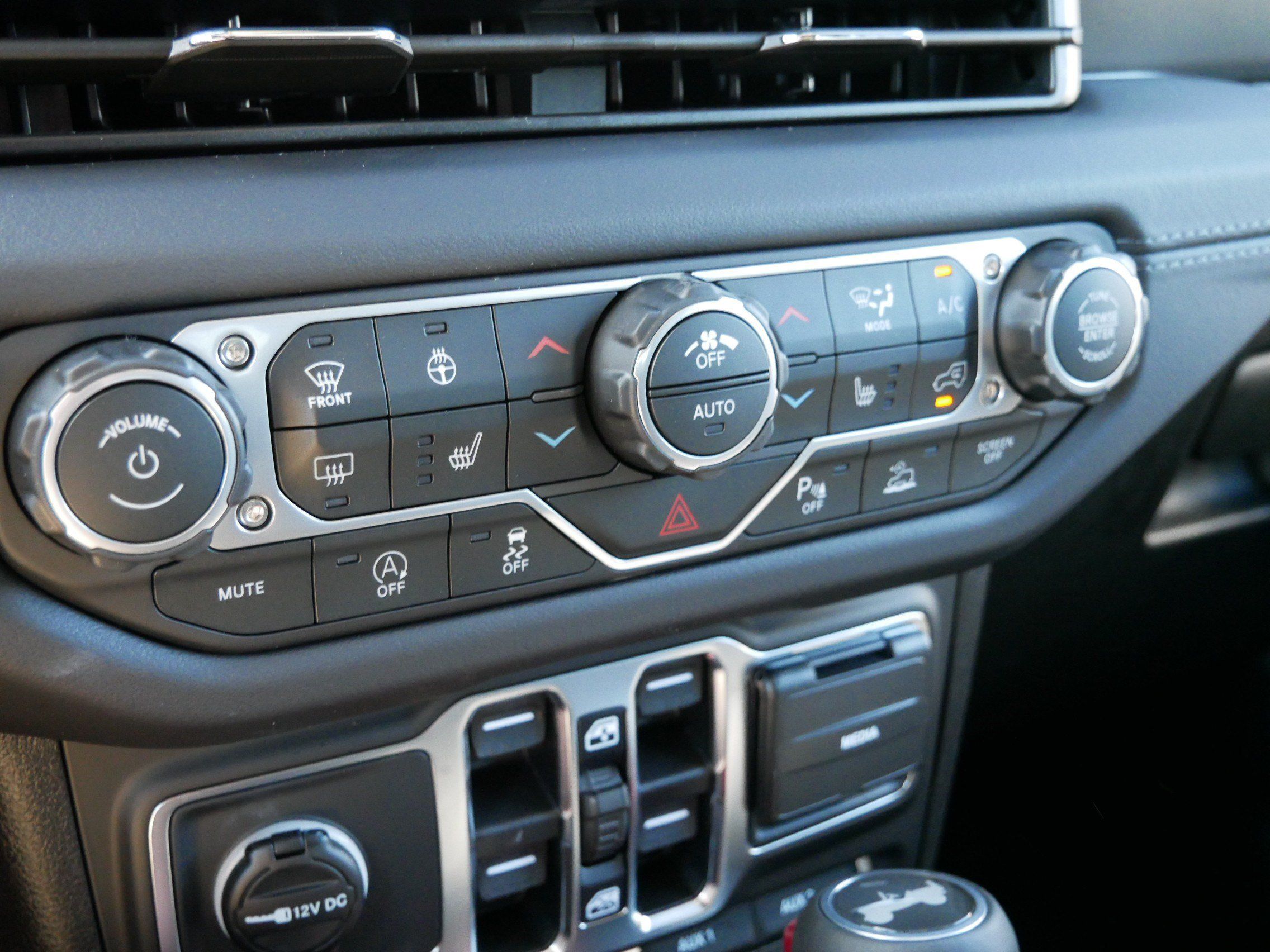 New 2027 Jeep Wrangler Unlimited Sahara AWD/4WD image 15