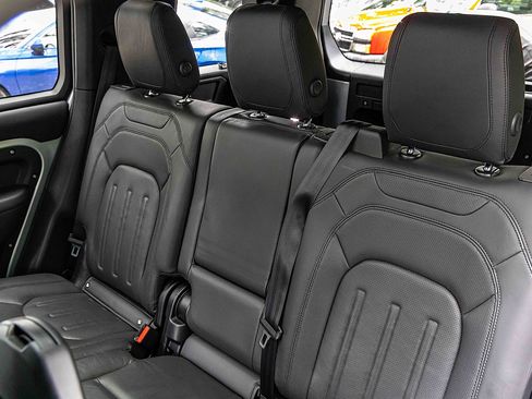 Used 2022 Land Rover Defender 110 XS Edition AWD/4WD image 23
