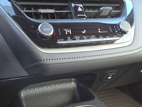 Used 2025 Toyota Corolla SE image 25