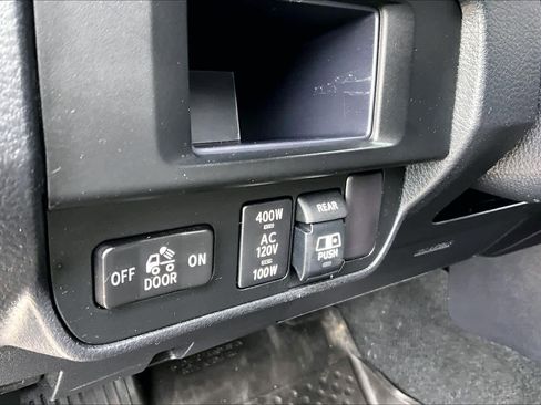 Certified 2017 Toyota Tacoma TRD Off-Road w/ Tow Package (A/T) AWD/4WD image 32