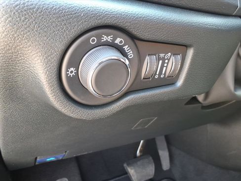 New 2027 Chrysler Pacifica Select FWD image 21